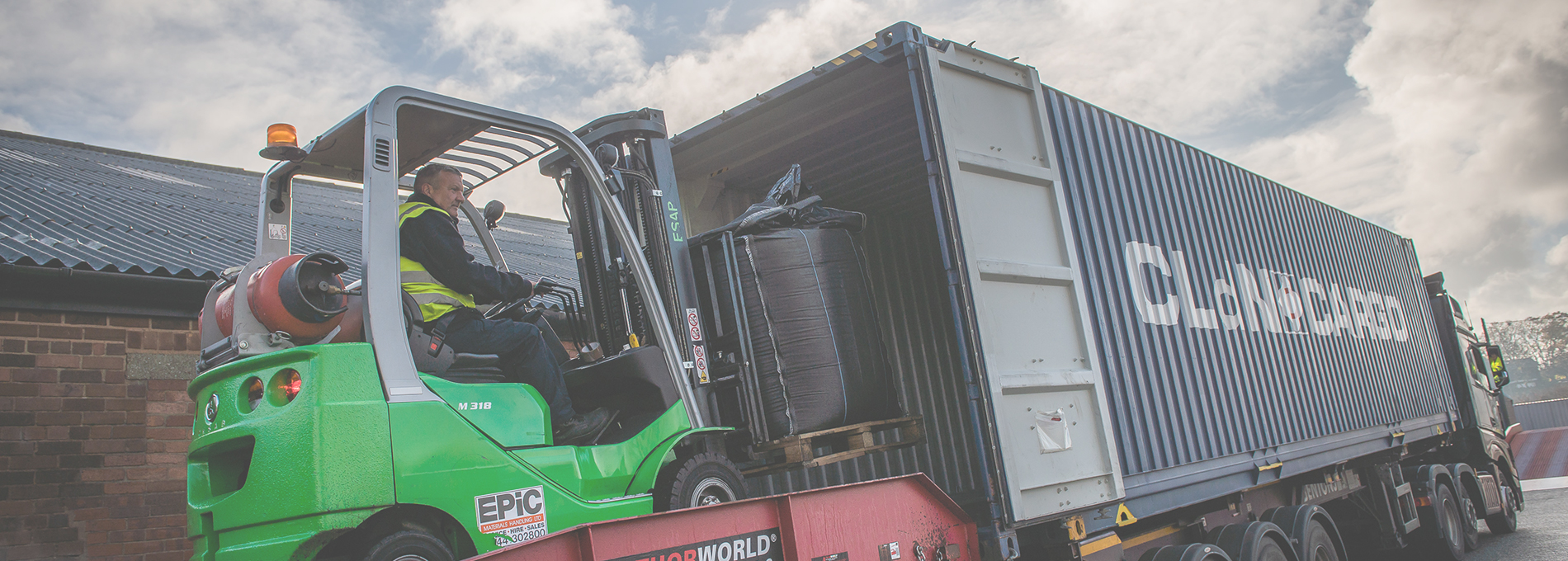 Container Stuffing and De-stuffing